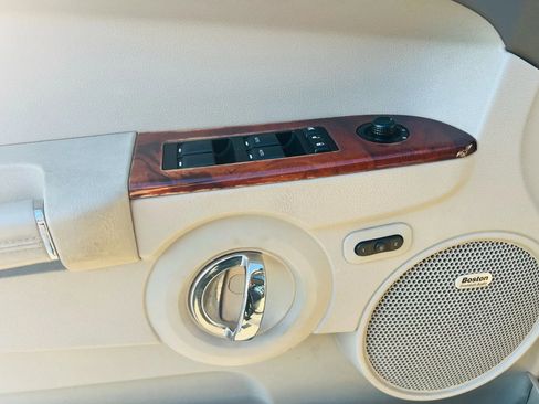 Used 2008 Jeep Commander Overland image 20