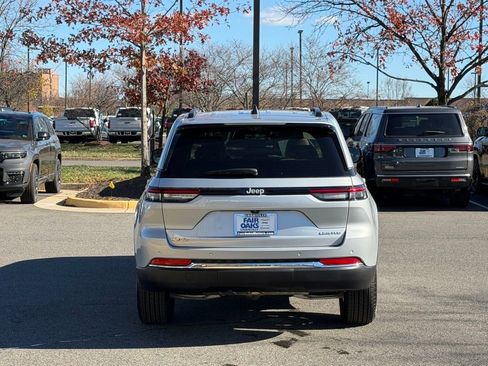 Certified 2024 Jeep Grand Cherokee Limited w/ Luxury Tech Group II image 8