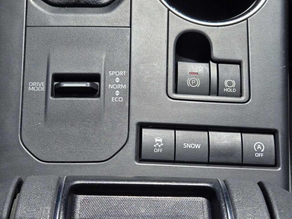Used 2021 Toyota Highlander XLE FWD image 28