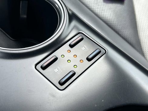 Used 2020 Toyota Camry XLE w/ Driver Assist Package image 29