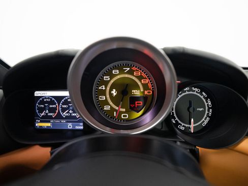 Used 2016 Ferrari California T RWD image 12