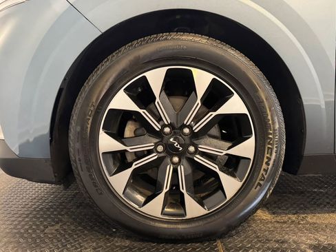 Used 2022 Kia Carnival EX FWD image 38
