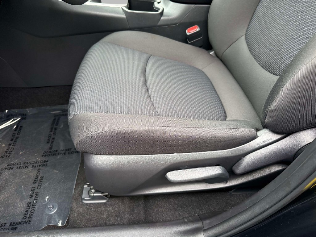 Used 2025 Toyota RAV4 LE AWD/4WD image 3