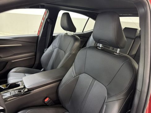 Used 2025 Toyota Camry XSE FWD image 5
