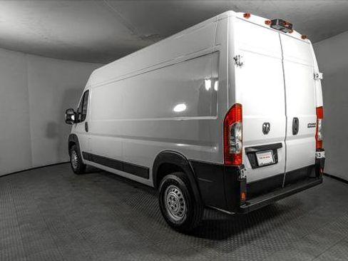 Used 2024 RAM ProMaster 2500 w/ Convenience Group FWD image 4