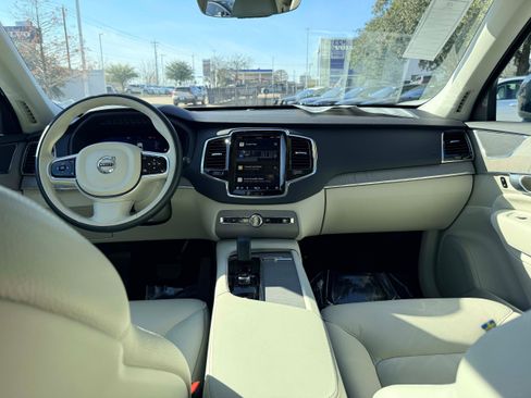 Certified 2025 Volvo XC90 B6 Plus w/ Protection Package image 19