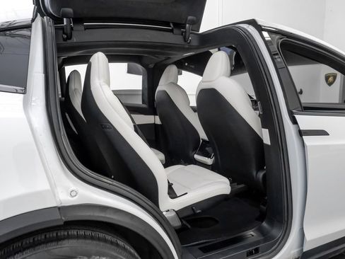 Used 2022 Tesla Model X AWD/4WD image 46