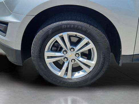 Used 2017 Chevrolet Equinox LS FWD image 30
