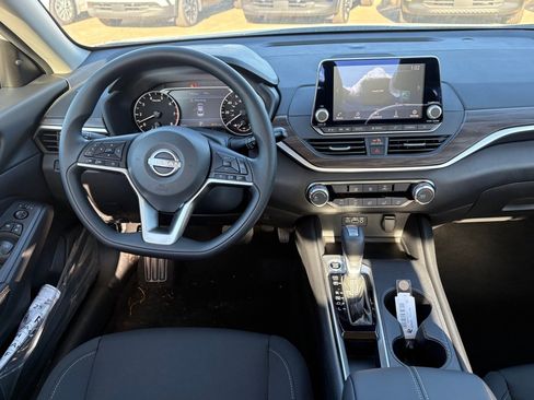 New 2025 Nissan Altima 2.5 SV image 10