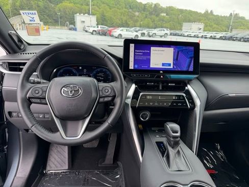 Certified 2023 Toyota Venza Limited image 17
