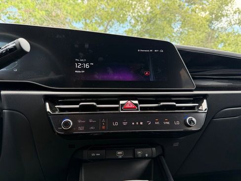 Certified 2025 Kia Niro FWD image 18