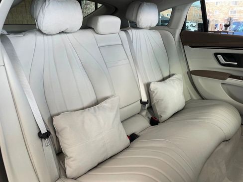 Used 2022 Mercedes-Benz EQS 580 4MATIC Sedan w/ Exclusive Trim Package image 30