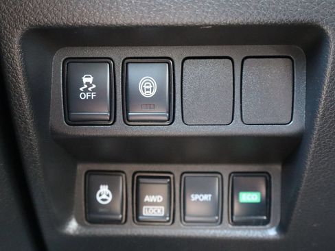Used 2020 Nissan Rogue Sport SV w/ All-Weather Package AWD/4WD image 28