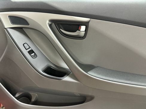 Used 2016 Hyundai Elantra SE image 35