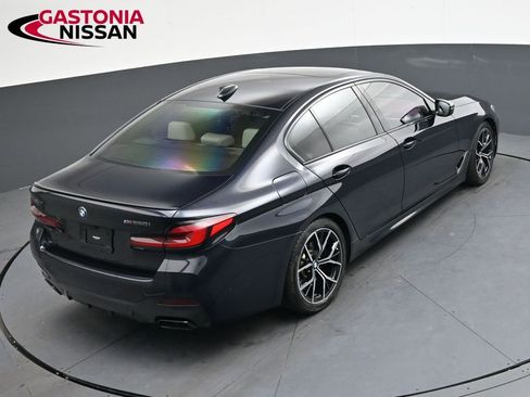Used 2023 BMW M550i xDrive w/ Dynamic Handling Package image 30