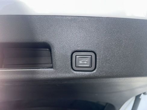 Used 2024 GMC Acadia AT4 w/ Luxury Package image 31