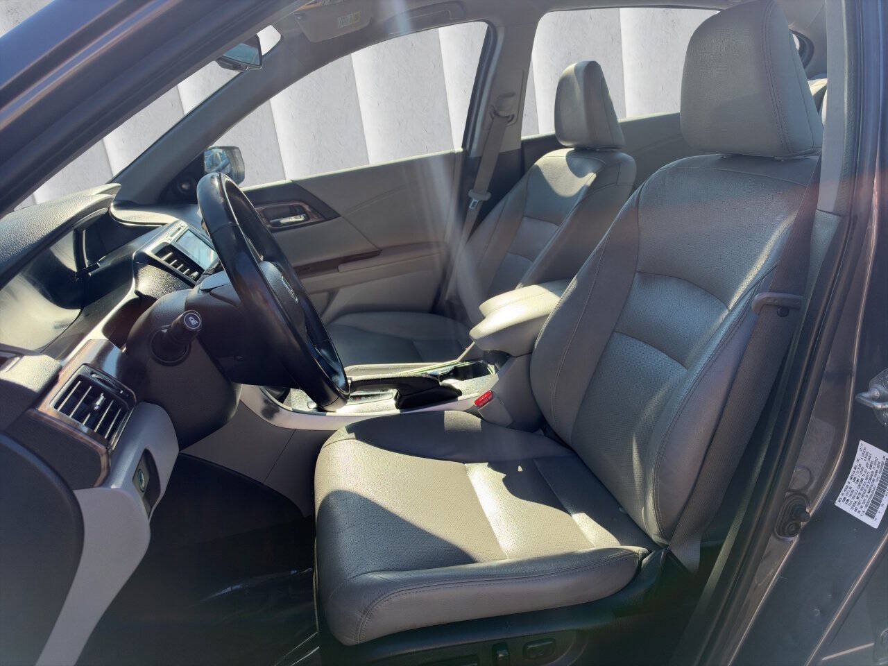 Used 2017 Honda Accord EX-L image 10