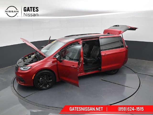 Used 2025 Chrysler Pacifica Limited FWD image 59