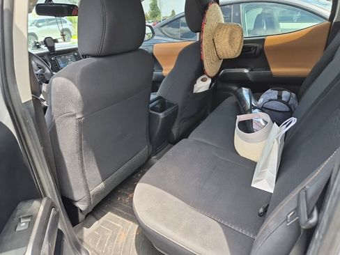 Used 2017 Toyota Tacoma SR5 w/ Tow Package image 15