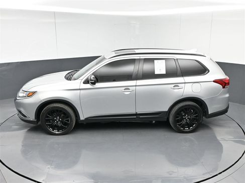 Used 2018 Mitsubishi Outlander SEL AWD/4WD image 29