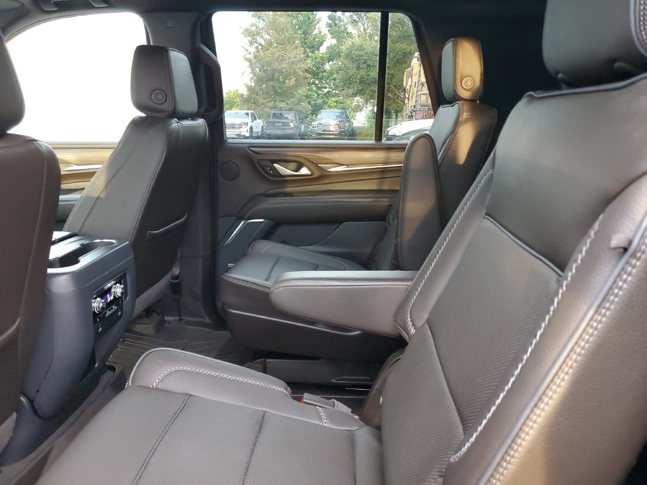 Used 2023 GMC Yukon Denali w/ LPO, Floor Liner Package AWD/4WD image 10