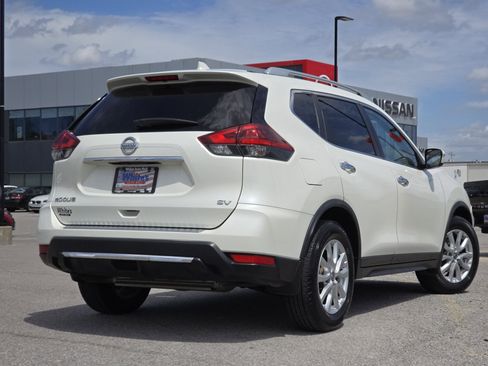 Used 2018 Nissan Rogue SV FWD image 16