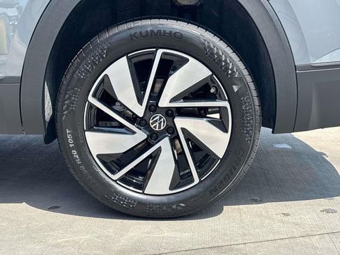 New 2026 Volkswagen Atlas SE FWD image 6