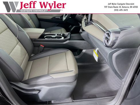New 2026 Chevrolet Equinox LT w/ Convenience Package II FWD image 23