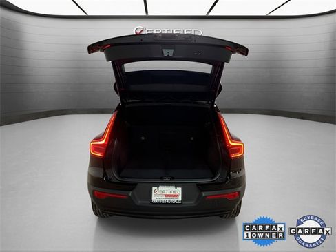 Used 2025 Volvo XC40 B5 Plus image 7