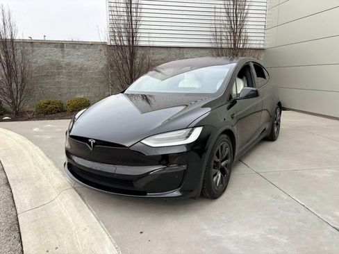 Used 2022 Tesla Model X image 3