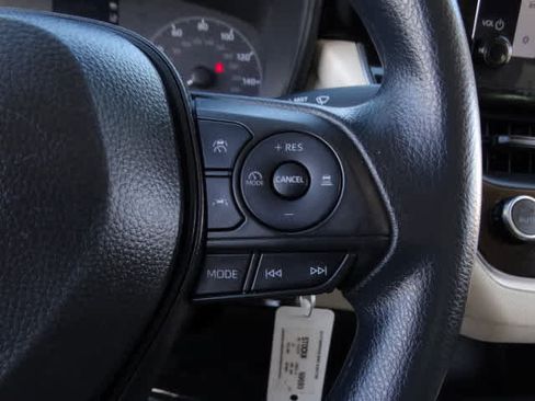 Used 2025 Toyota Corolla LE image 36