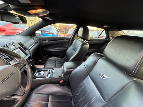 Used 2019 Chrysler 300 S image 10