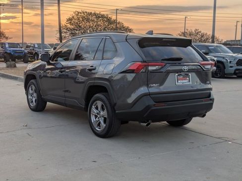 Used 2022 Toyota RAV4 XLE w/ Convenience Package image 7