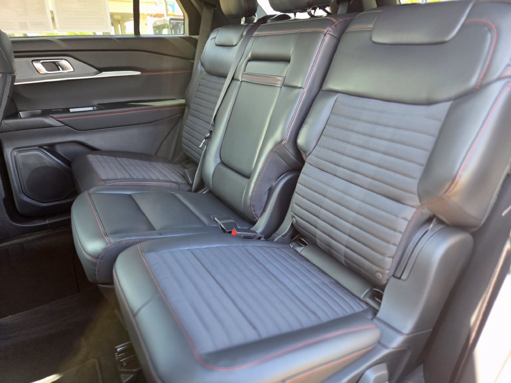 Used 2026 Ford Explorer ST-Line w/ Premium Package RWD image 16