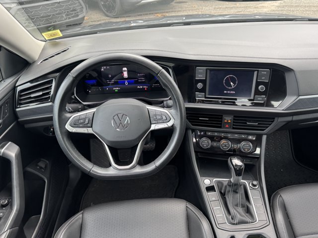 Used 2023 Volkswagen Jetta SE w/ Panoramic Sunroof Package FWD image 13