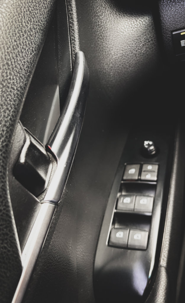 Used 2019 Toyota Camry LE FWD image 5