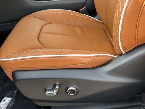 New 2026 Chrysler Pacifica Pinnacle w/ Trailer Tow Group image 14