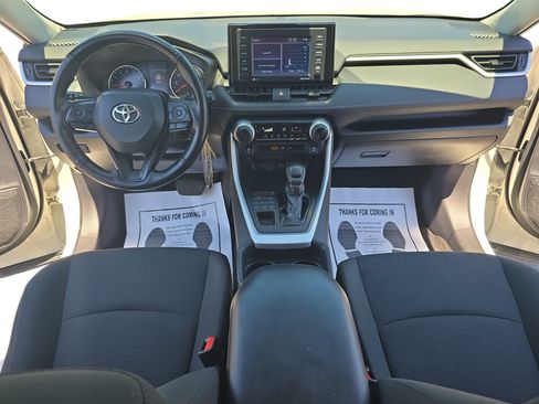 Used 2020 Toyota RAV4 LE AWD/4WD image 9