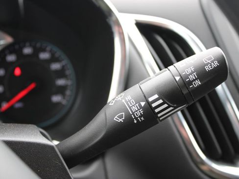 Used 2023 Chevrolet Equinox LT image 38