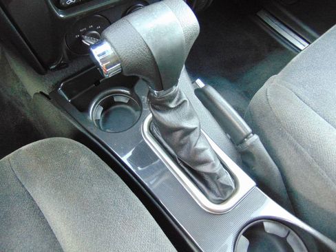 Used 2007 GMC Envoy SLE image 18