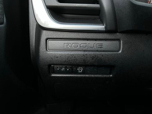 Used 2023 Nissan Rogue S image 21