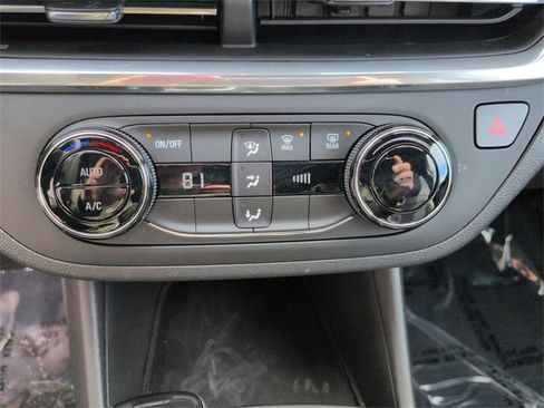 Used 2024 Buick Envista Preferred w/ Advanced Safety Package image 16