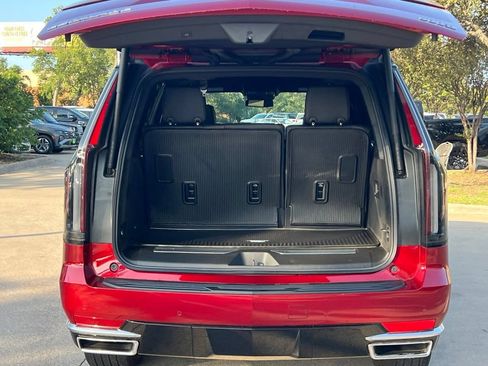 Used 2024 Cadillac Escalade Luxury w/ LPO, Floor Liner Package AWD/4WD image 24