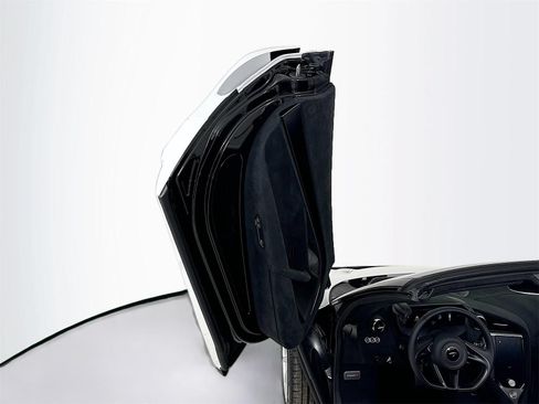 Used 2024 McLaren 750S Spider RWD image 6