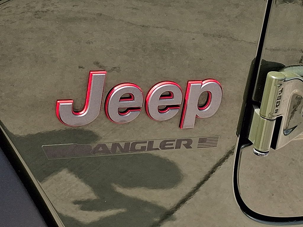 Used 2024 Jeep Wrangler Unlimited Rubicon AWD/4WD image 3