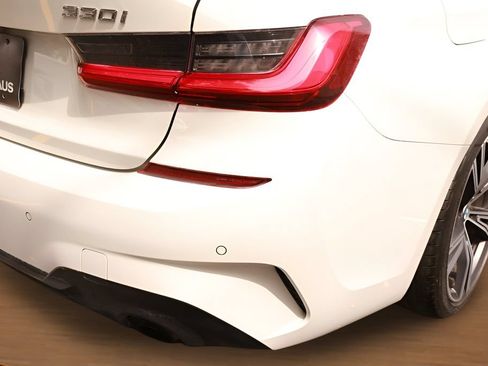 Used 2020 BMW 330i Sedan w/ M Sport Package RWD image 13
