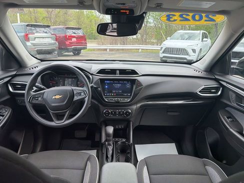 Used 2023 Chevrolet TrailBlazer LT w/ Convenience Package AWD/4WD image 17