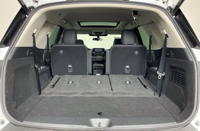 Used 2025 Nissan Pathfinder SV w/ SV Premium Package FWD image 27
