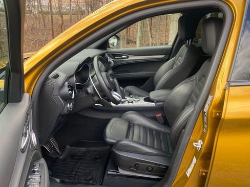 Used 2022 Alfa Romeo Stelvio Veloce image 22