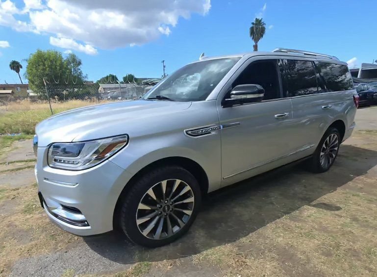 Used 2019 Lincoln Navigator Select AWD/4WD image 1